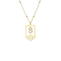 Silberne Buchstaben-Kette mit Ball-Chain aus 925 Silber, detailreiche Kette von AURIME auf einem weißen Hintergrund.