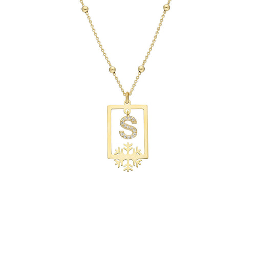 Silberne Buchstaben-Kette mit Ball-Chain aus 925 Silber, detailreiche Kette von AURIME auf einem weißen Hintergrund.
