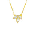 Silberne Lotus-Kette aus 925er Silber von AURIME, filigranes Schmuckstück mit Lotus-Design, auf weißem Hintergrund.