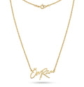Personalisierte goldene Halskette von AURIME, elegantes Schmuckstück mit individuellem Gravurdesign.