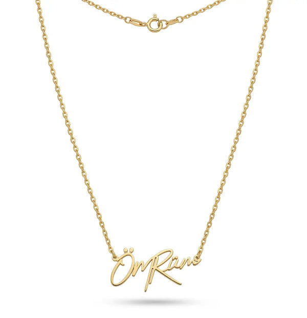 Personalisierte goldene Halskette von AURIME aus Schmuck mit individueller Gravur, elegantes Accessoire für Damen