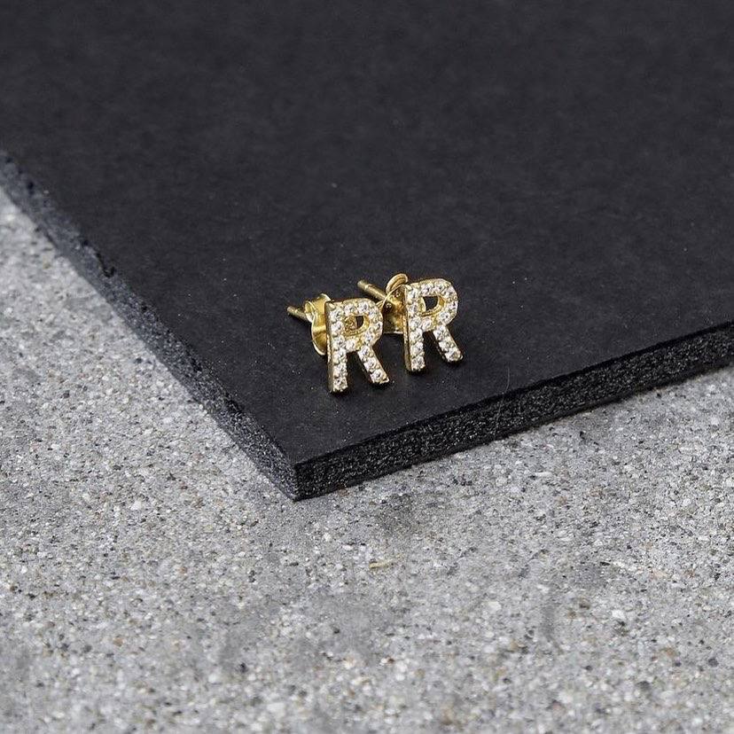 OHRSTECKER MIT ZIRKONIA BUCHSTABE aus 925 Silber - Hochwertiger Schmuck - AURIME