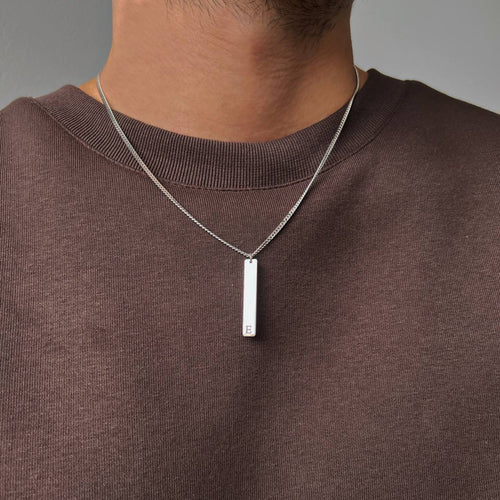 Silberne Buchstaben-Halskette aus 925 Silber von AURIME, detailreiche Kette mit individuell gestalteten Buchstaben.